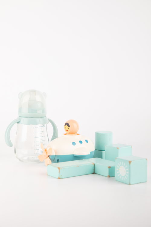 兒童奶瓶玩具母嬰用品攝影圖 st攝影