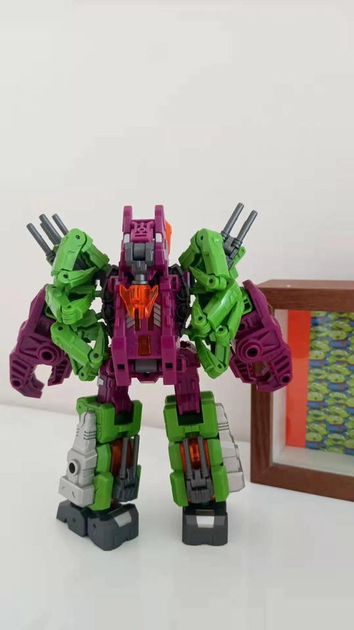 子小天 大果果測評 鐵工廠薩克巨人 鐵工廠早期產品,玩點不多卻足夠唬人